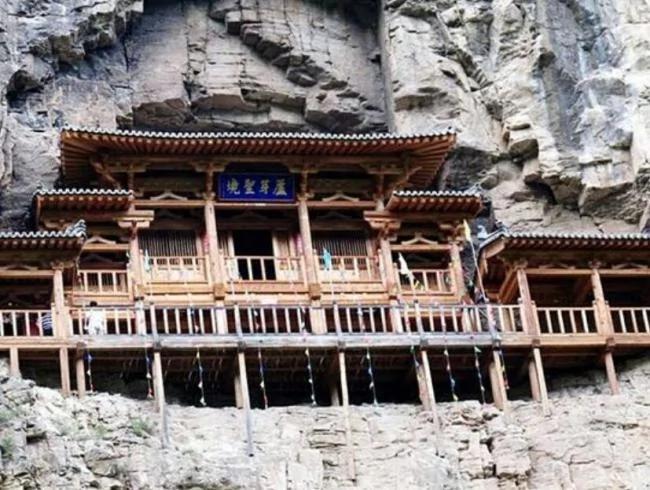 世界最不稳定建筑 在空中悬挂1400年