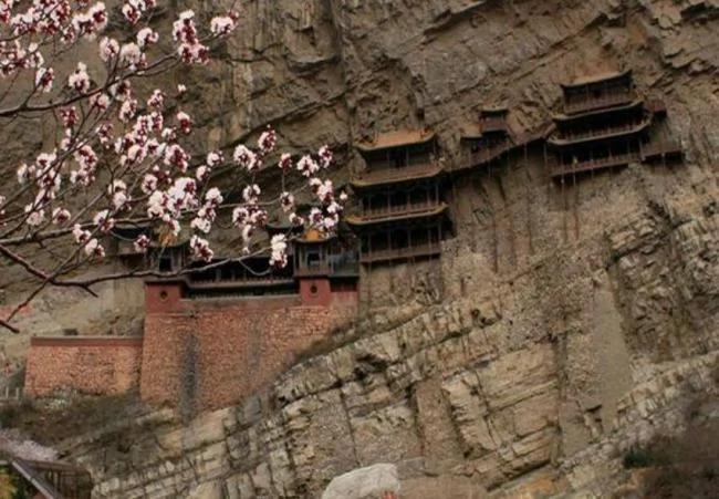世界最不稳定建筑 在空中悬挂1400年