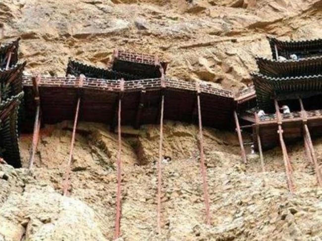 世界最不稳定建筑 在空中悬挂1400年
