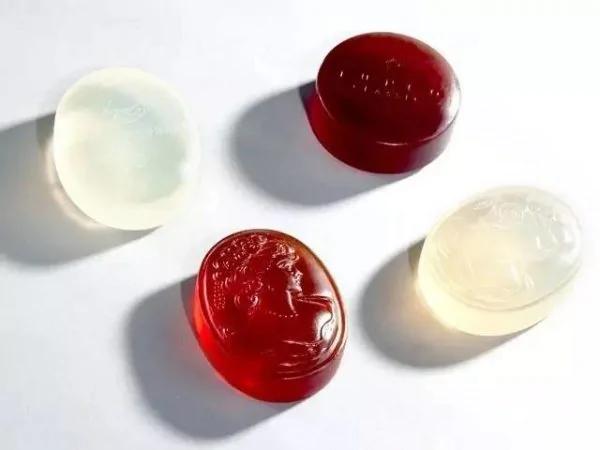 有一块日本手工皂 搓出来的不是泡沫 是奶油