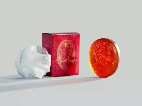 有一块日本手工皂 搓出来的不是泡沫 是奶油