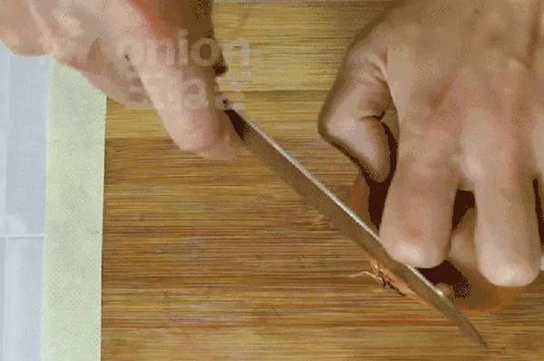 惊呆了!一根牙签去萝卜皮 只要10秒就搞定!