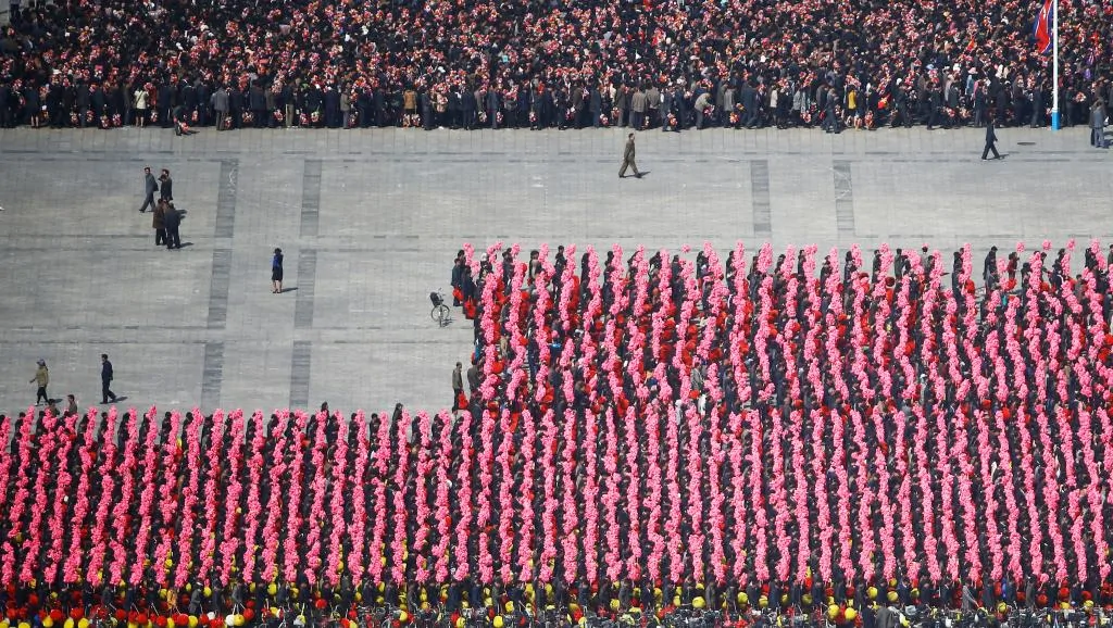 图为朝鲜在平壤金日成广场举行盛大民众集会与阅兵式 路透社照片
