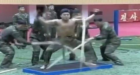朝鲜训练特种部队 陆网友讽:感觉像街头卖艺