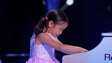 5岁中国钢琴神童走红美国 全场观众都被逗乐了