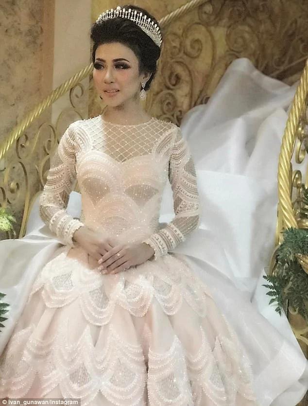 印尼新娘穿灰姑娘婚纱获千万点赞!