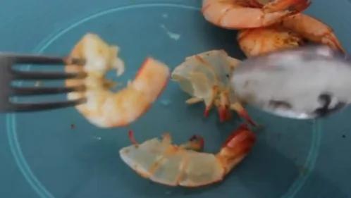超简单的 2秒钟「不沾手」的剥好一只虾!