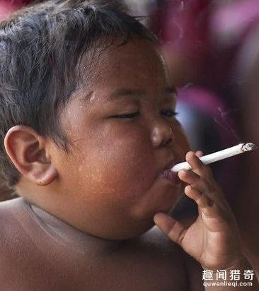 这个震惊世界的抽烟男孩 如今9岁的他长这样!