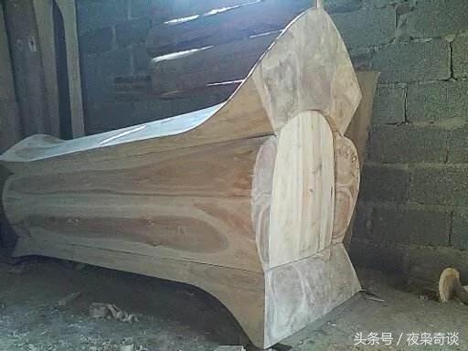 父亲去世当晚 儿子梦见一群狐狸抬棺!三日后 竟然发生了恐怖的事!