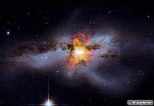宇宙十大怪异黑洞:M87星系是宇宙探照灯