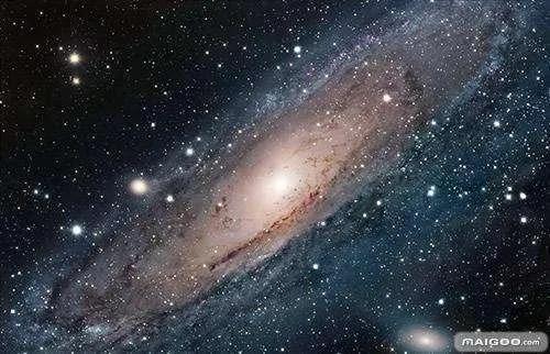 宇宙十大怪异黑洞:M87星系是宇宙探照灯