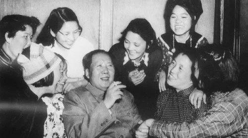 82岁老人告诉你:毛时代的贪财贪色!