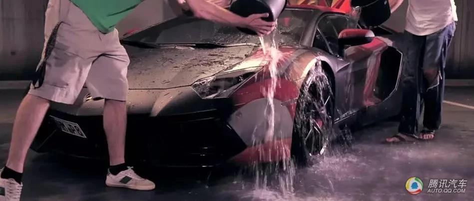 车主拿热水浇650万兰博基尼豪车 瞬间变这样