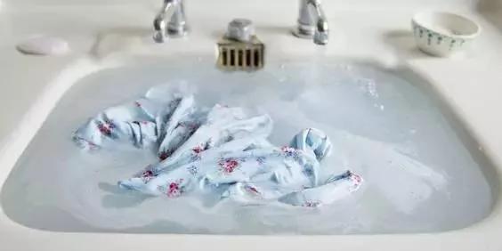 衣服不是穿坏而是洗坏的!原来我们都做错了~