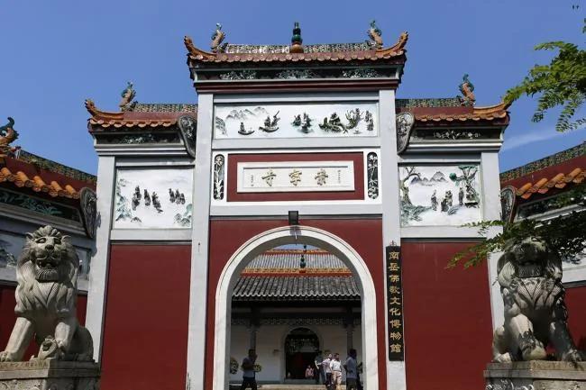 中国有一座庙宇 号称“南国故宫”