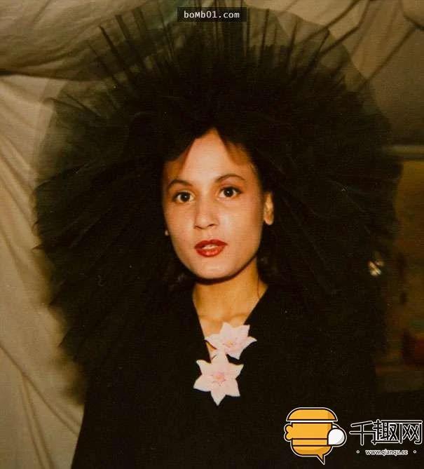 她从10岁开始一辈子都没有笑过 40年后她的脸让闺蜜都看呆了!