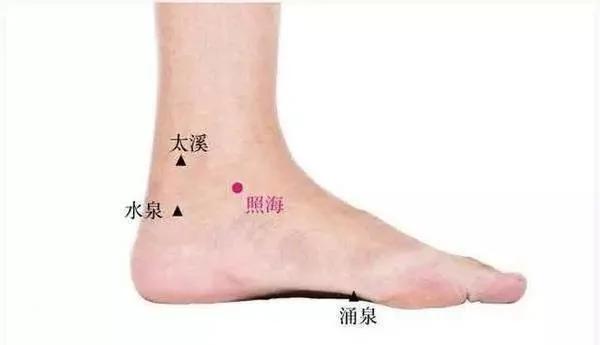 “白天犯困 晚上失眠” 用这 2 个穴位能够双向调治