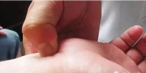 按手腕一个地方 搞定十大疾病!几秒钟学会 一按就灵