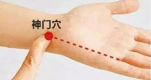 按手腕一个地方 搞定十大疾病!几秒钟学会 一按就灵
