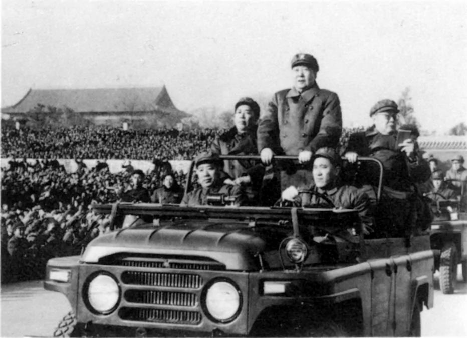 毛泽东八次接见红卫兵内情