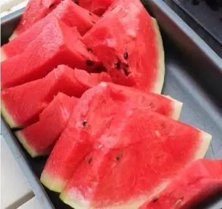 西瓜盖保鲜膜细菌增10倍?保存西瓜的正确方式看这