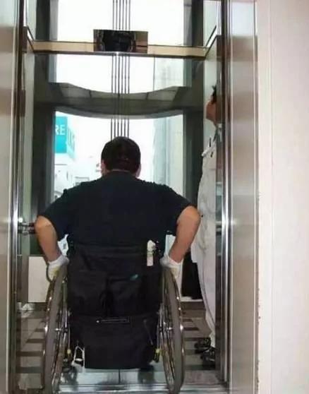 电梯里为什么要“放镜子”?大部份人都不知道