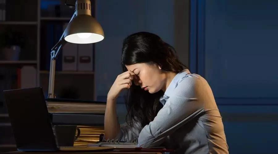 熬夜伤肝?其实这 4 件事最伤肝