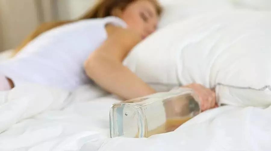 熬夜伤肝?其实这 4 件事最伤肝