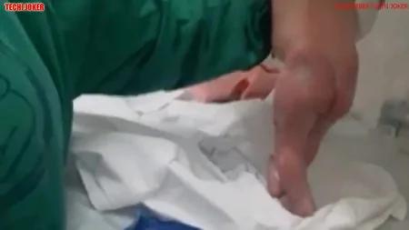巴西女婴刚出生即会走路 视频走红网络