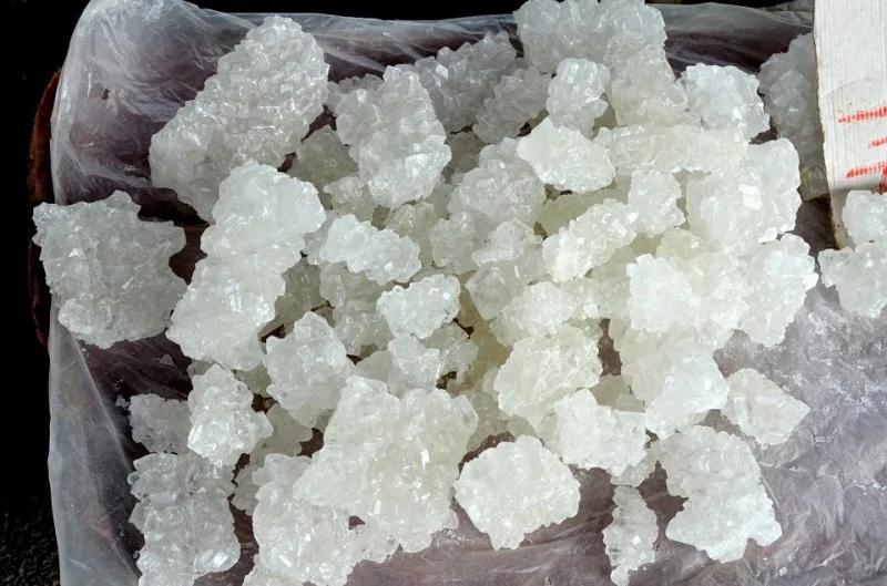 大块的冰糖很难掰碎 教你一招 10秒就能搞定!