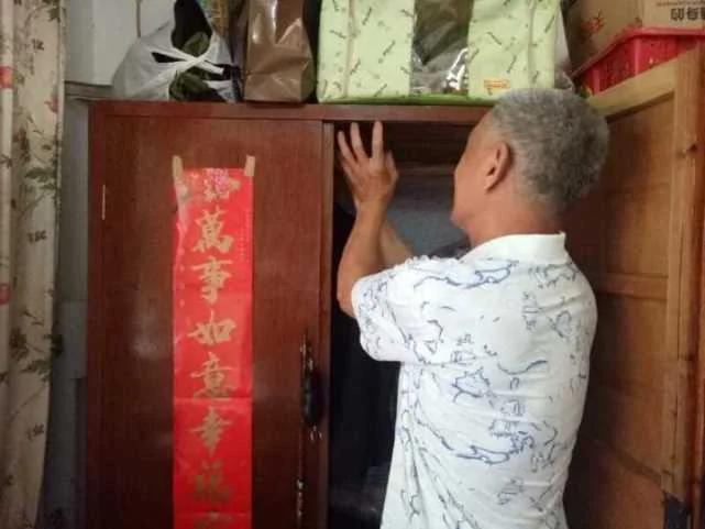 姑娘3天没关窗 打开衣柜吓哭了