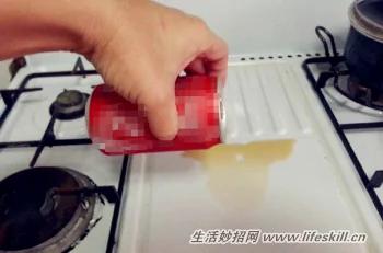 可乐用处多 过期莫倒掉!