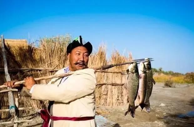一个只有20多户人家的神秘村寨 却霸占中国四大顶美景级