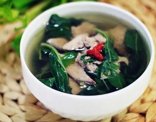 这叶子煮汤喝:竟能使白发变黑发!