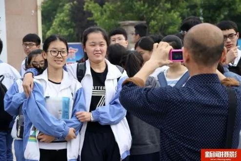 中国高考引来英国美女现场围观