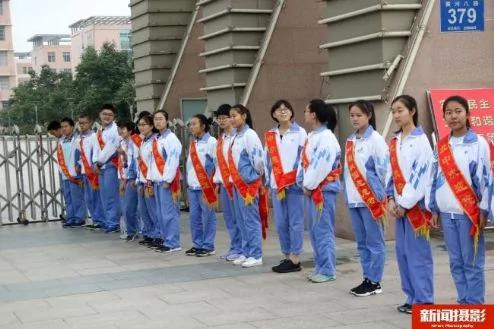 中国高考引来英国美女现场围观