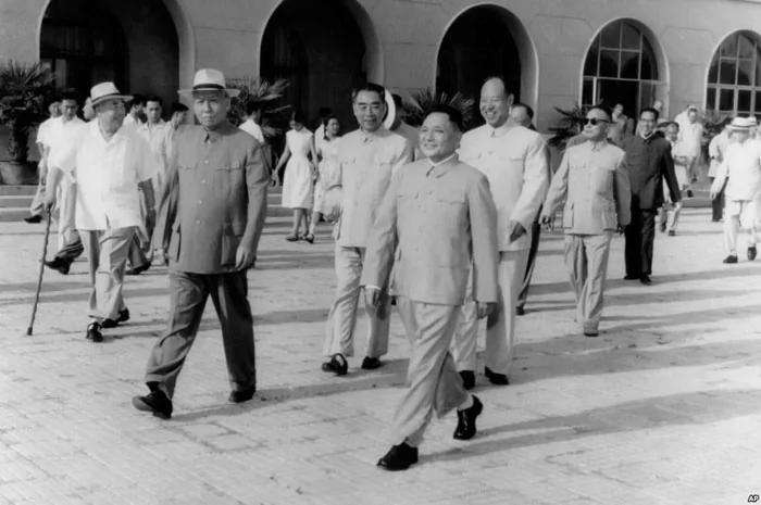 从国家主席到刘贼而后终获平反的刘少奇