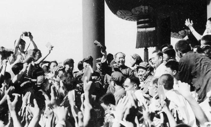 从国家主席到刘贼而后终获平反的刘少奇