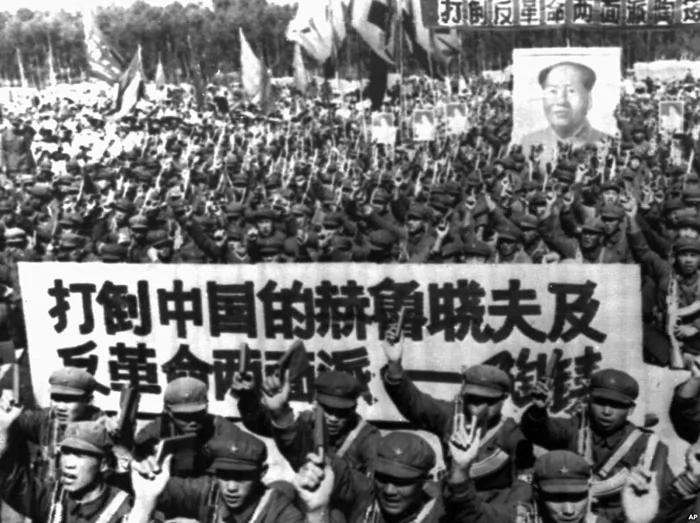 从国家主席到刘贼而后终获平反的刘少奇