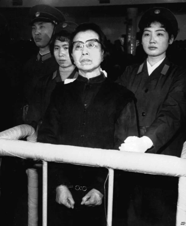 从国家主席到刘贼而后终获平反的刘少奇
