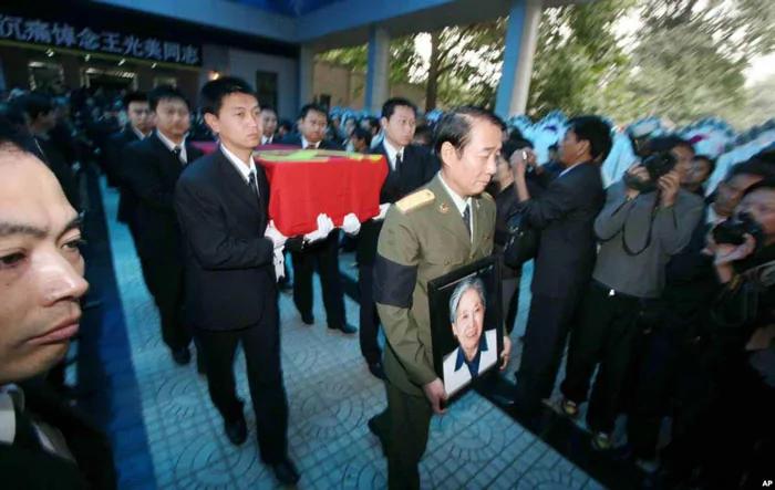 从国家主席到刘贼而后终获平反的刘少奇