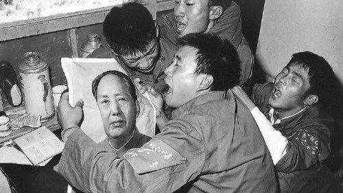 当年中国人怎样哭毛泽东?啼笑皆非!