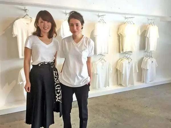 日本小夫妻开了一间小店只卖白T恤 半年就火遍全球!
