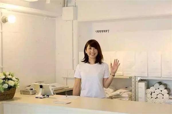 日本小夫妻开了一间小店只卖白T恤 半年就火遍全球!