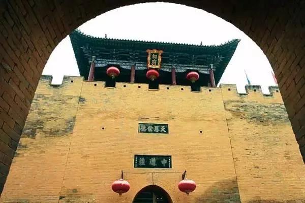 他深受康熙器重 冒杀头风险在老家盖了一"故宫"