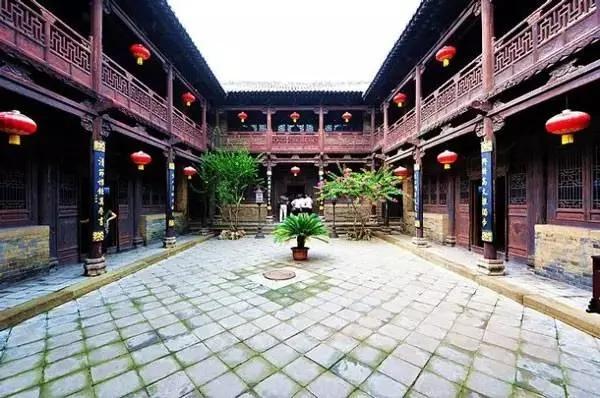 他深受康熙器重 冒杀头风险在老家盖了一"故宫"