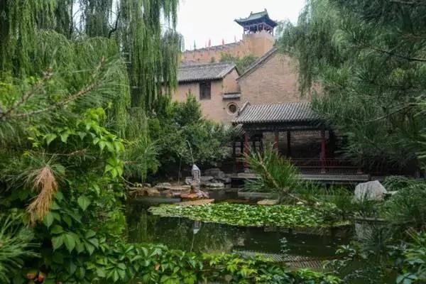 他深受康熙器重 冒杀头风险在老家盖了一"故宫"