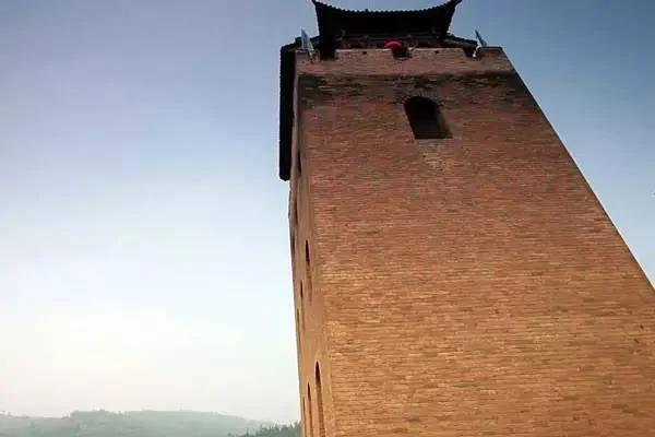 他深受康熙器重 冒杀头风险在老家盖了一"故宫"