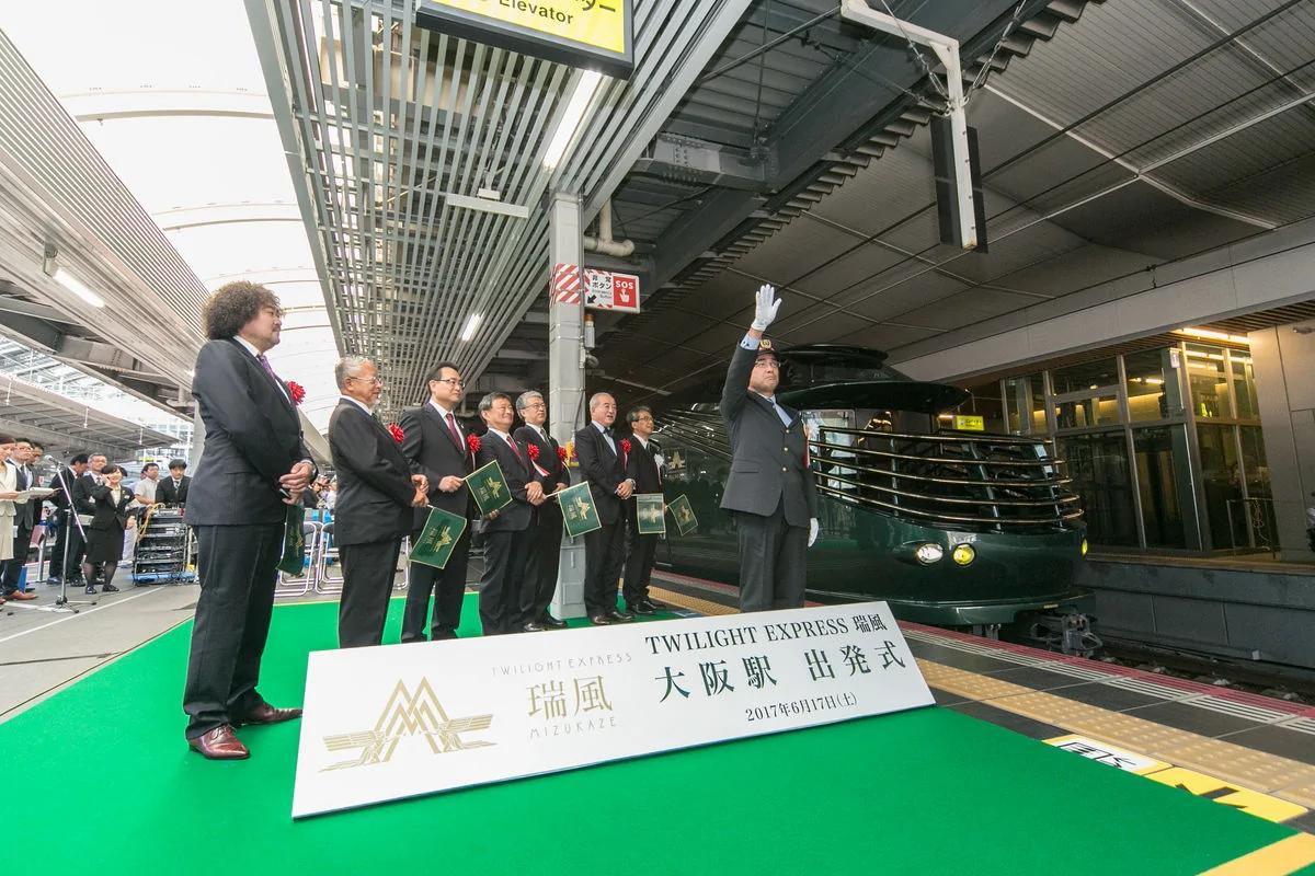 日本超豪华列车开行 票价最高近8万人民币