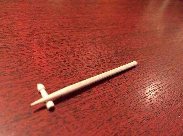 牙签尾端的“刻痕”一直以为只是装饰 没想到它其实是设计用来…真的很方便! 动